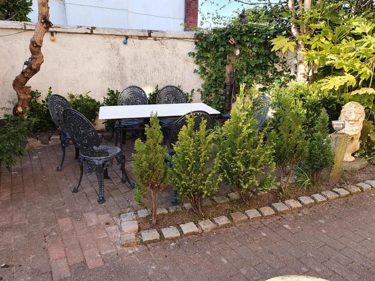 The Coach House Cottage, Holiday home Southport