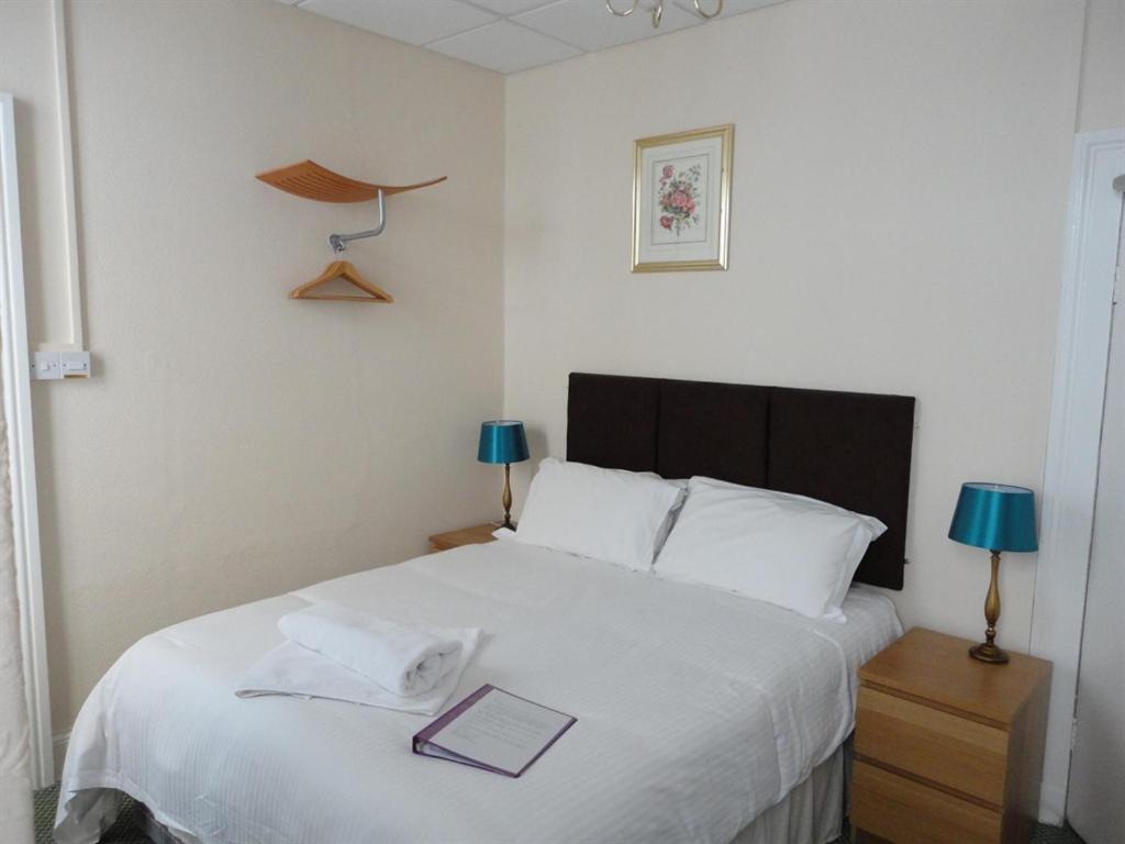 Hotel & Victoria 3*