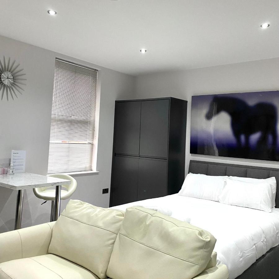 Crown Apartment