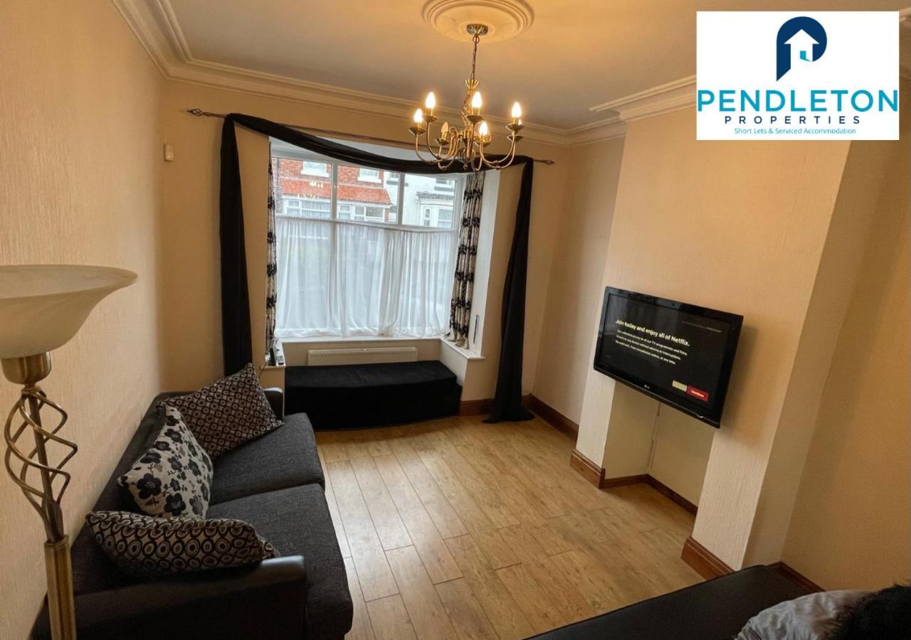 Spacious 2 Bedroom House For Contractors Or Familys Southport