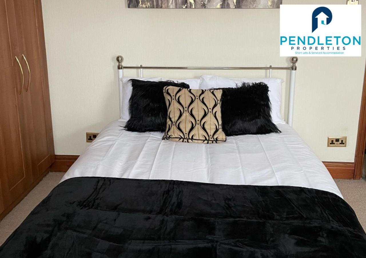 Spacious 2 Bedroom House For Contractors Or Familys Holiday home Southport
