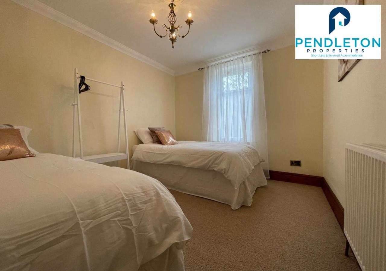 Spacious 2 Bedroom House For Contractors Or Familys * Southport