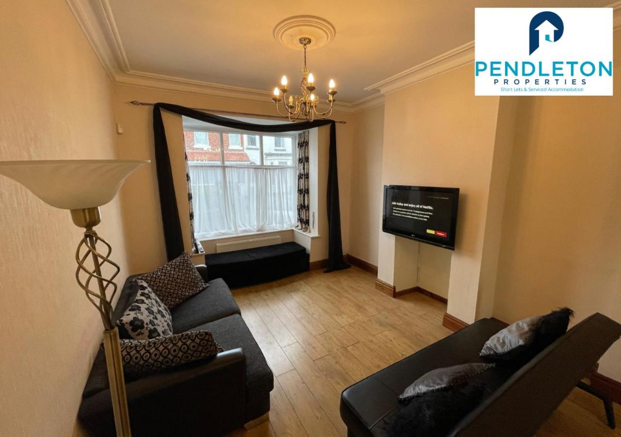 Holiday home Spacious 2 Bedroom House For Contractors Or Familys Southport