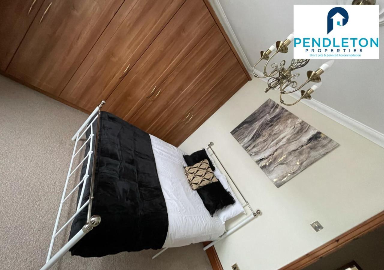 Spacious 2 Bedroom House For Contractors Or Familys * Southport