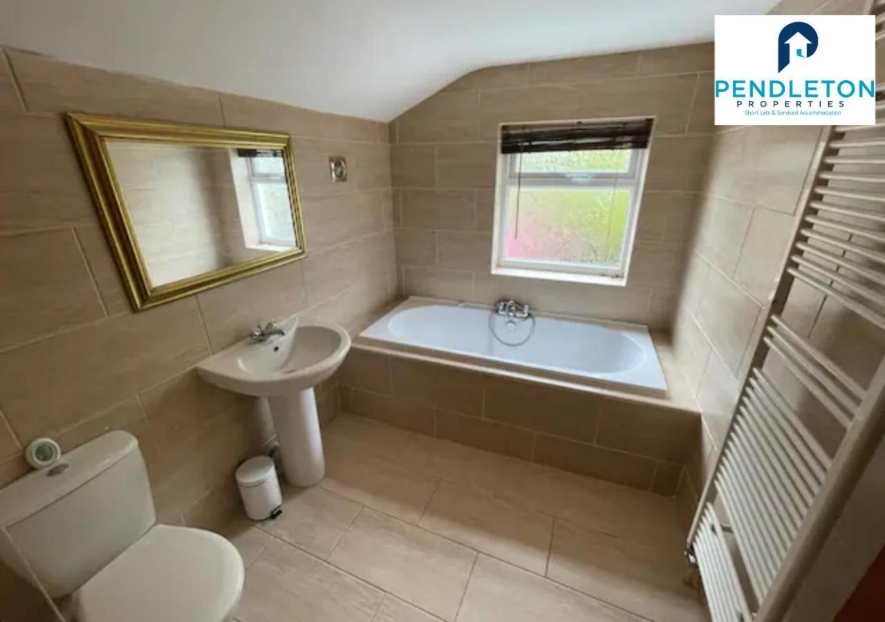 Spacious 2 Bedroom House For Contractors Or Familys *