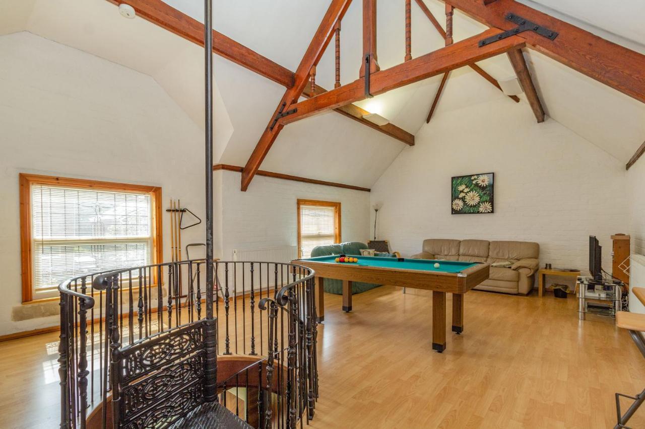 Coach House *