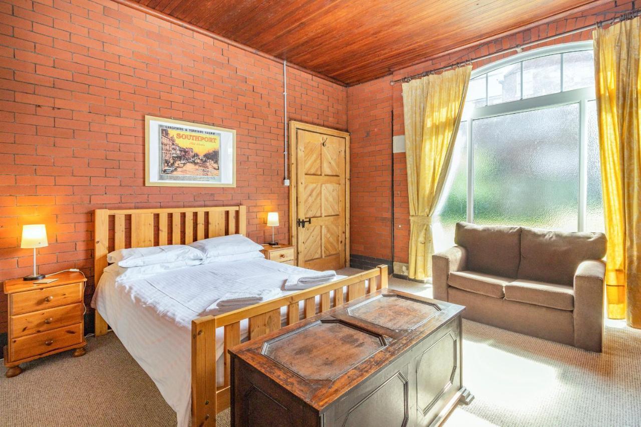 Coach House *