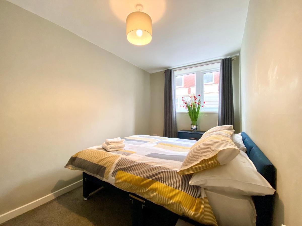 Fabulous 1 Bedroom - Sleeps 4 *