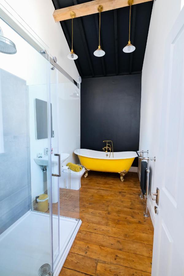The Eden Warehouse - Gold Apartment, Sleeps 6 *
