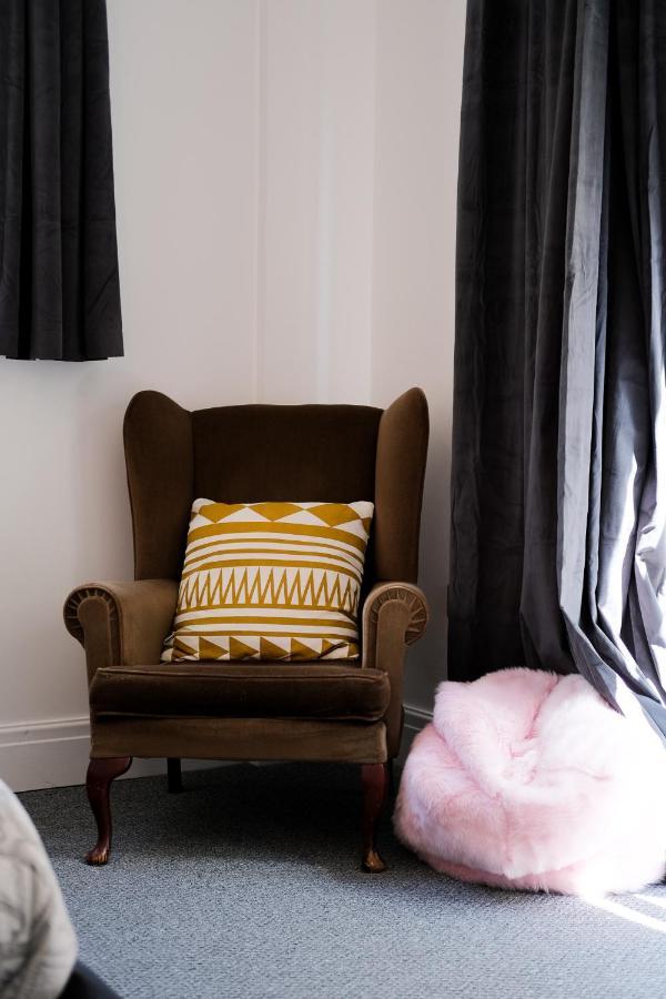 The Eden Warehouse - Pink Apartment