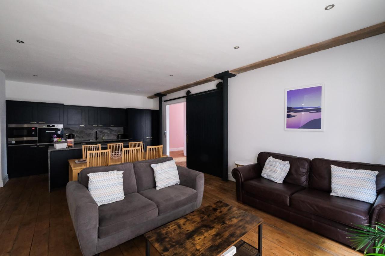 The Eden Warehouse - Pink Apartment Southport