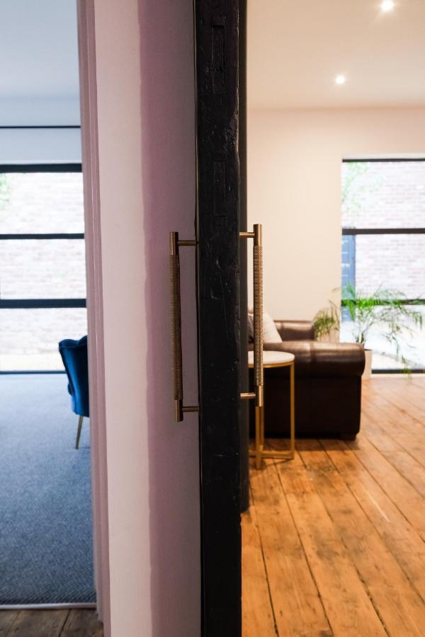 The Eden Warehouse - Pink Apartment