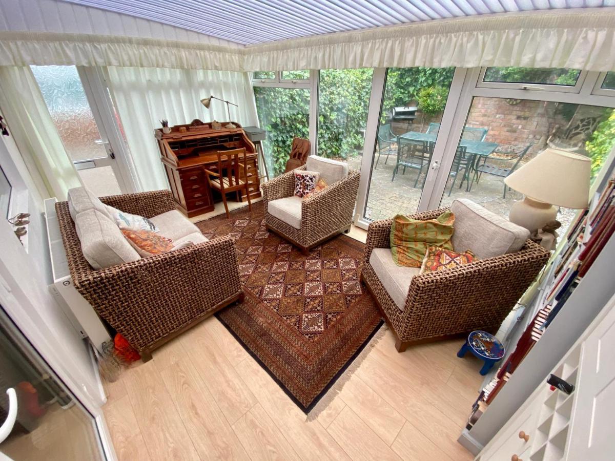 Spacious Two Bedroom House - Tm Southport