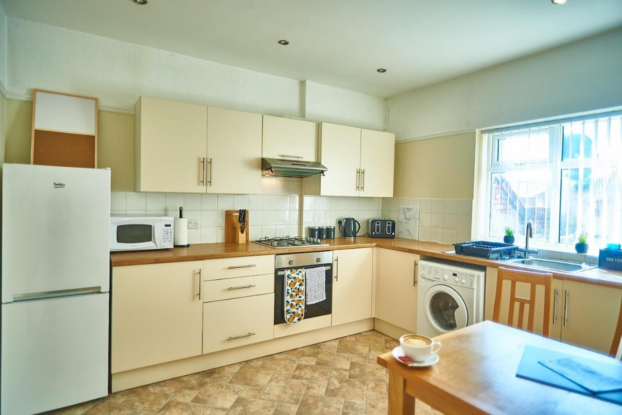No4 Birkdale Village Apartment *