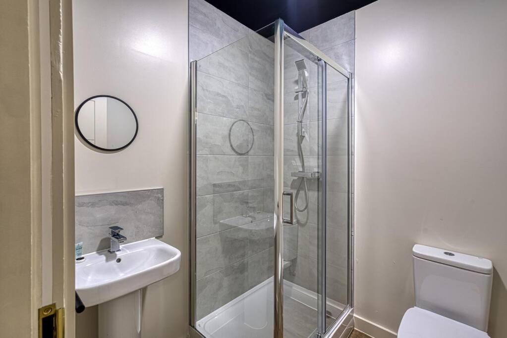 Stylish 1 Bedroom Near Apartment Southport