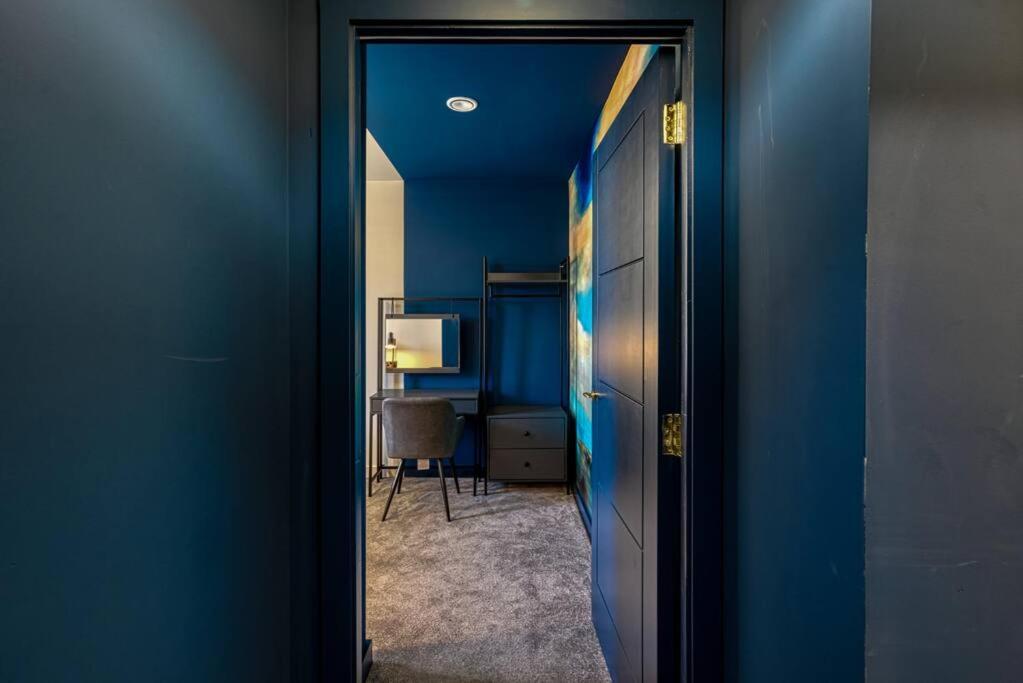 Stylish 1 Bedroom Near