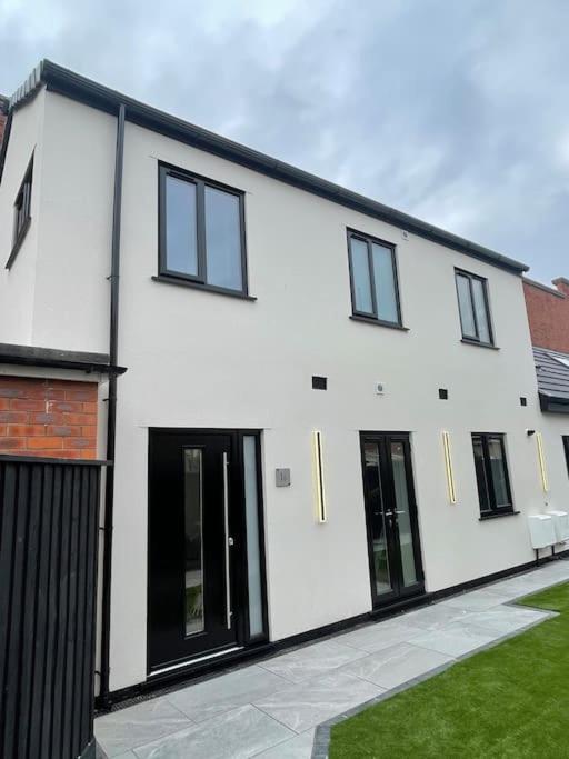 Castle St Mews Of - 2 Bed Townhouse * Southport