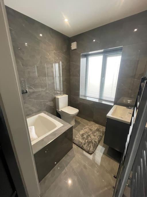 Castle St Mews Of - 2 Bed Townhouse *