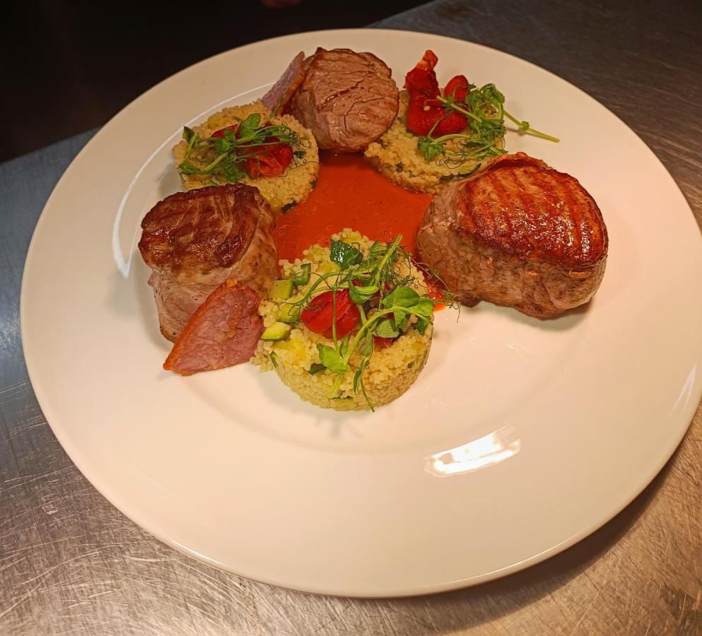 Dukes Folly Hotel 3*