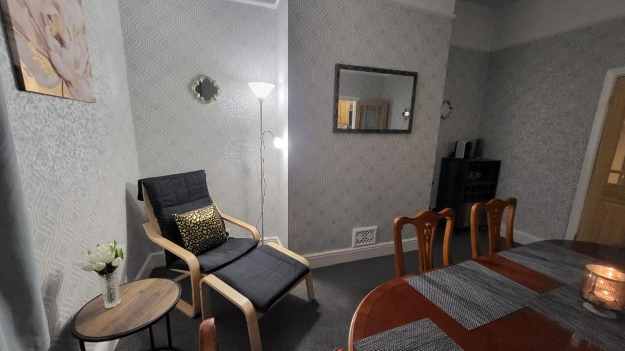 - At - Sleeps 6 *
