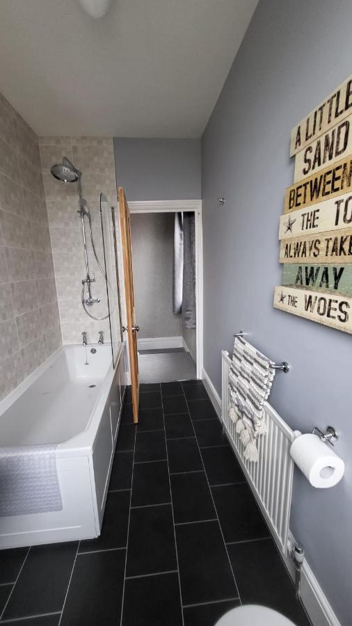 - At - Sleeps 6 Holiday home