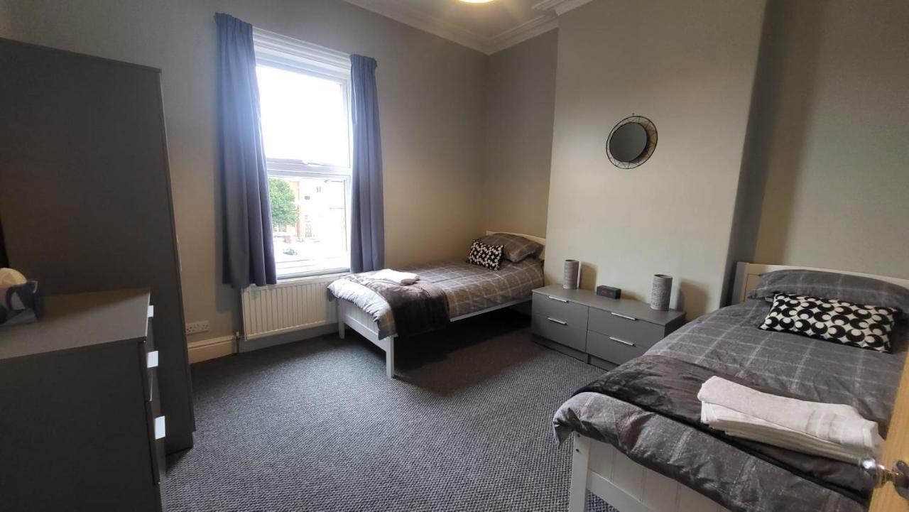 - At - Sleeps 6 Holiday home