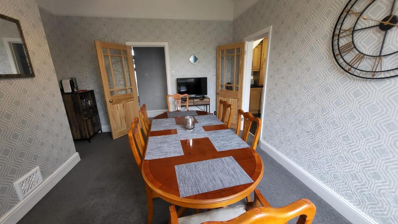 - At - Sleeps 6 Holiday home