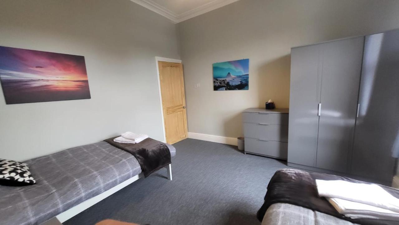 - At - Sleeps 6 Holiday home Southport