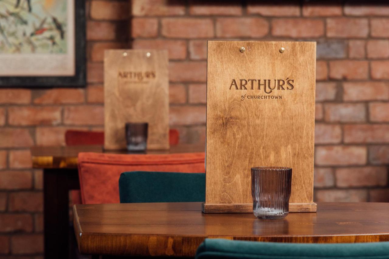 Hotel Arthur's Bar & Southport