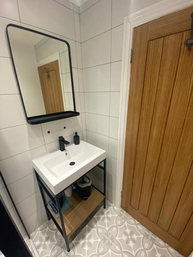 Amazing Two Bedroom - Sr Apartment Southport