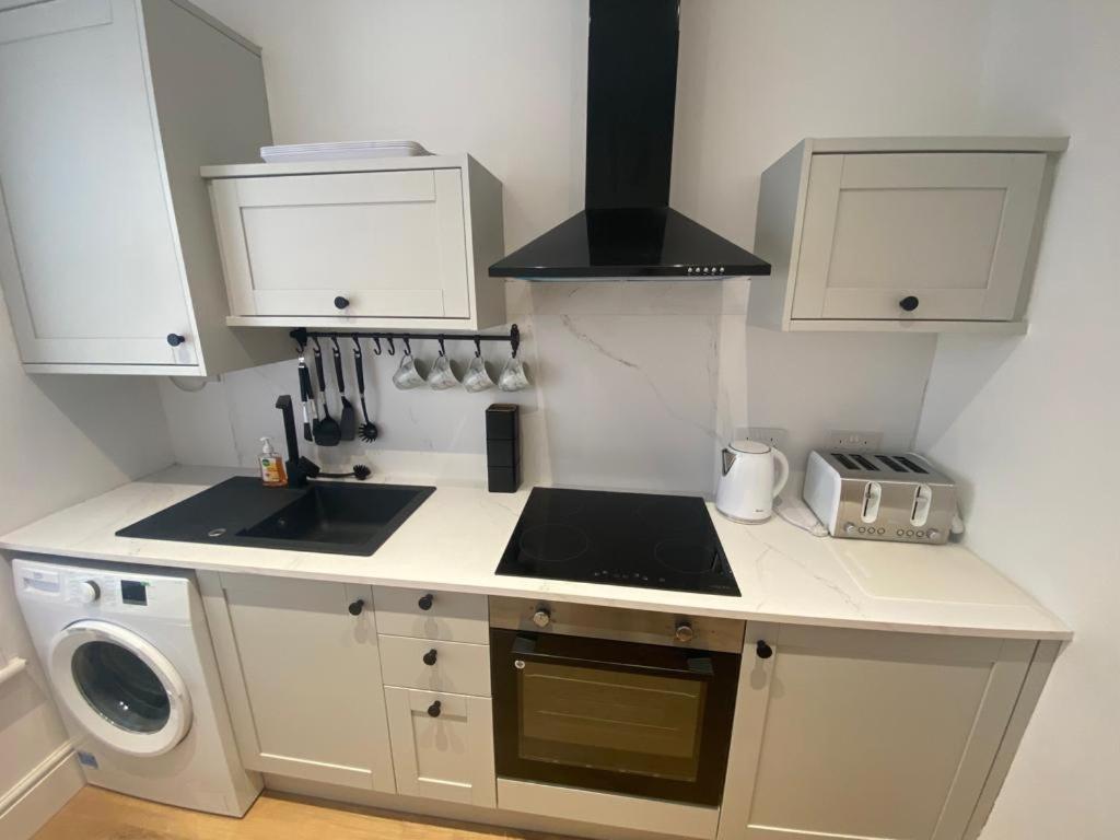 Amazing Two Bedroom - Sr * Southport