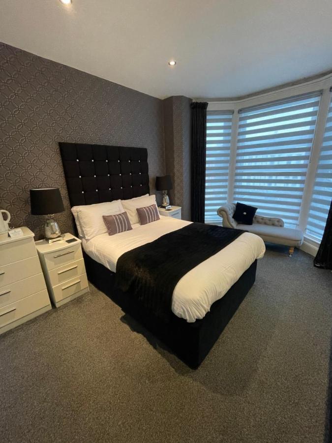 Aaron 3* Southport