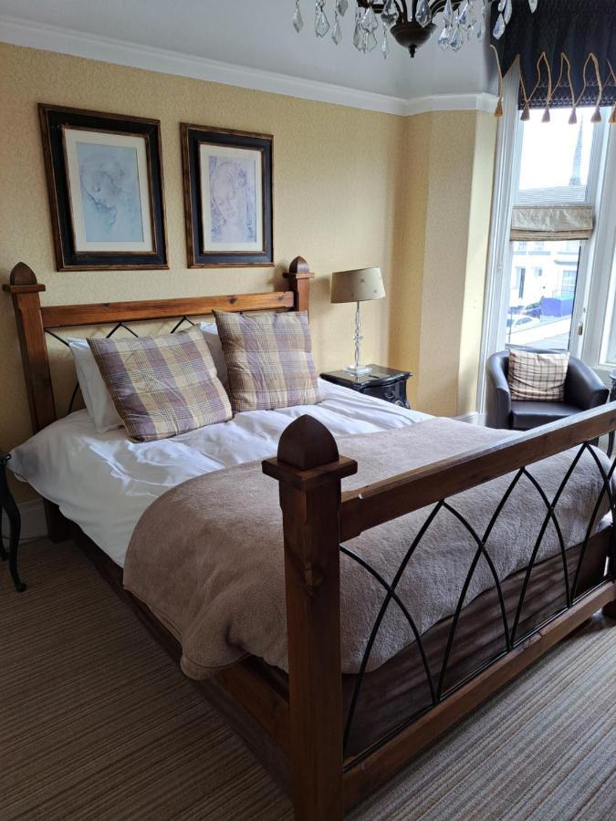 Guest house The Ambassador Townhouse