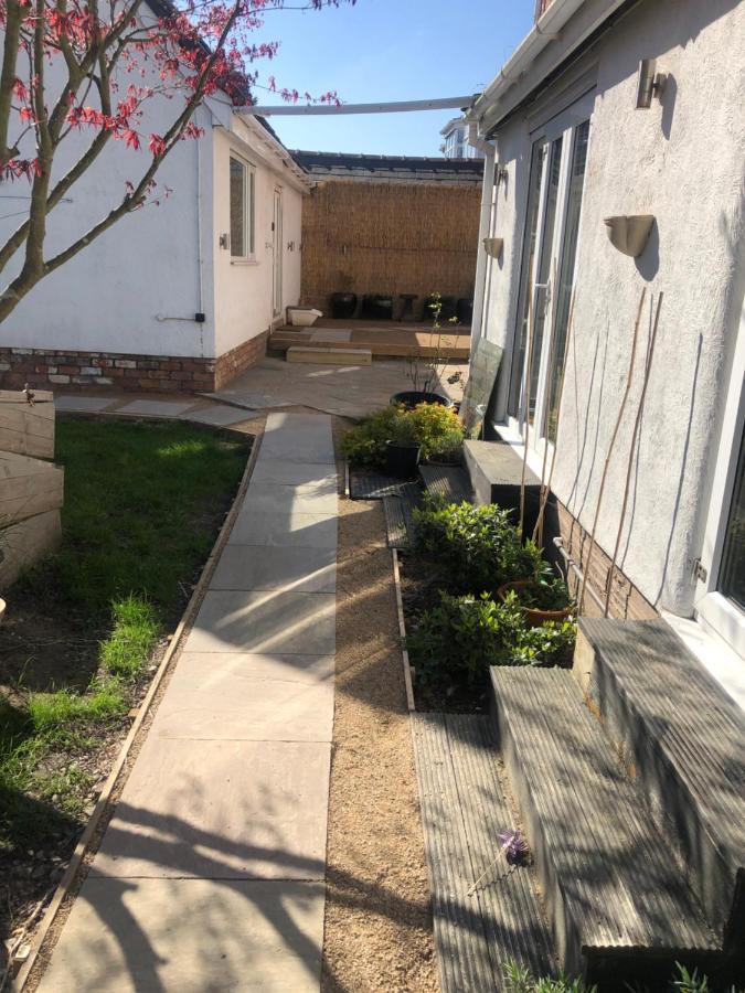 A Secluded Garden In Sunny * Southport