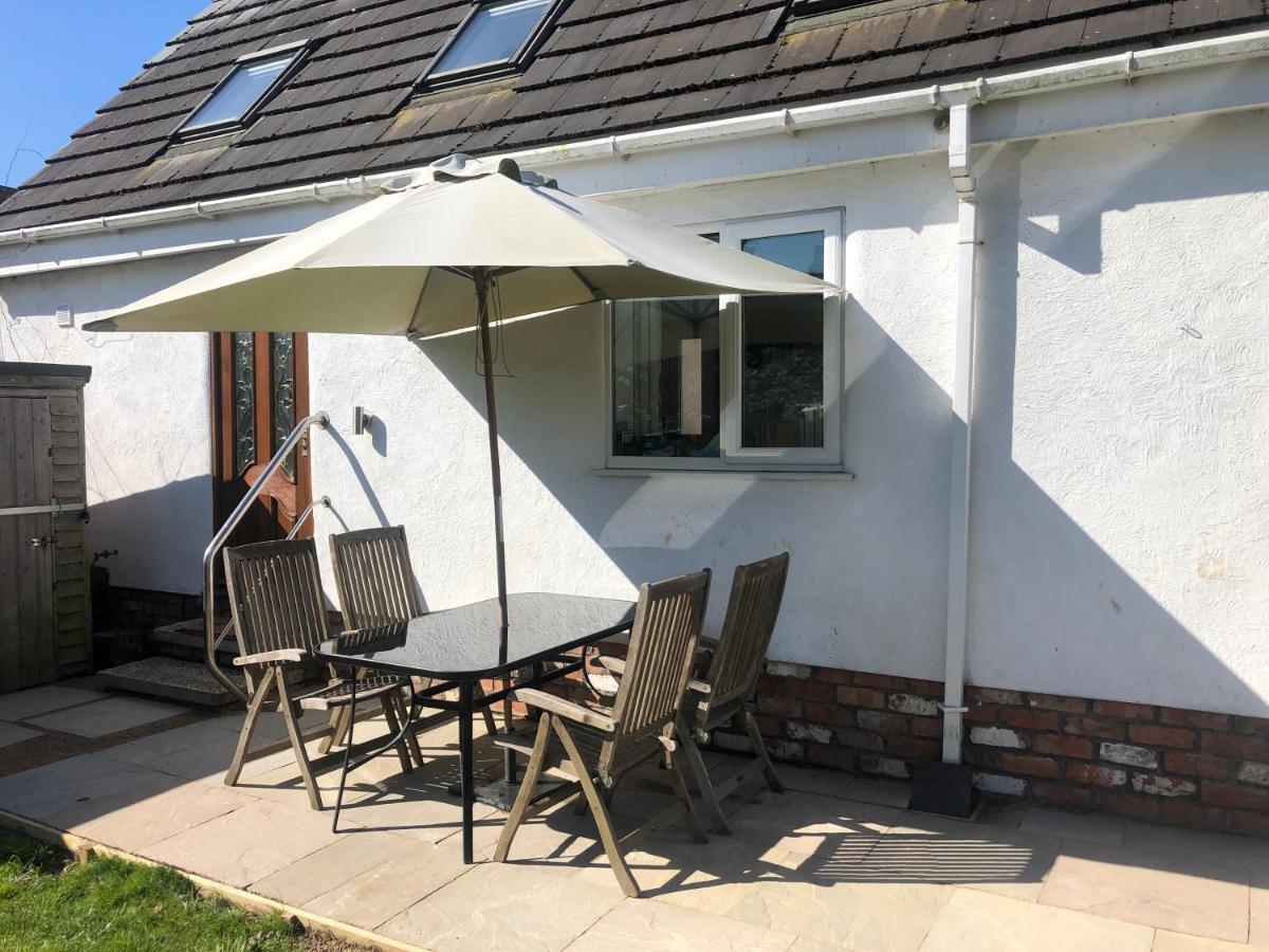 A Secluded Garden In Sunny * Southport