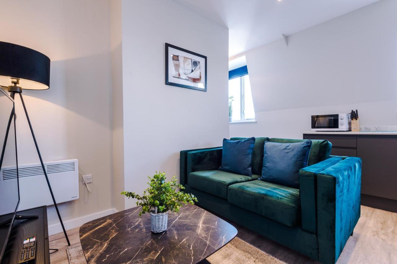 Stylish, Central And Spacious In * Southport