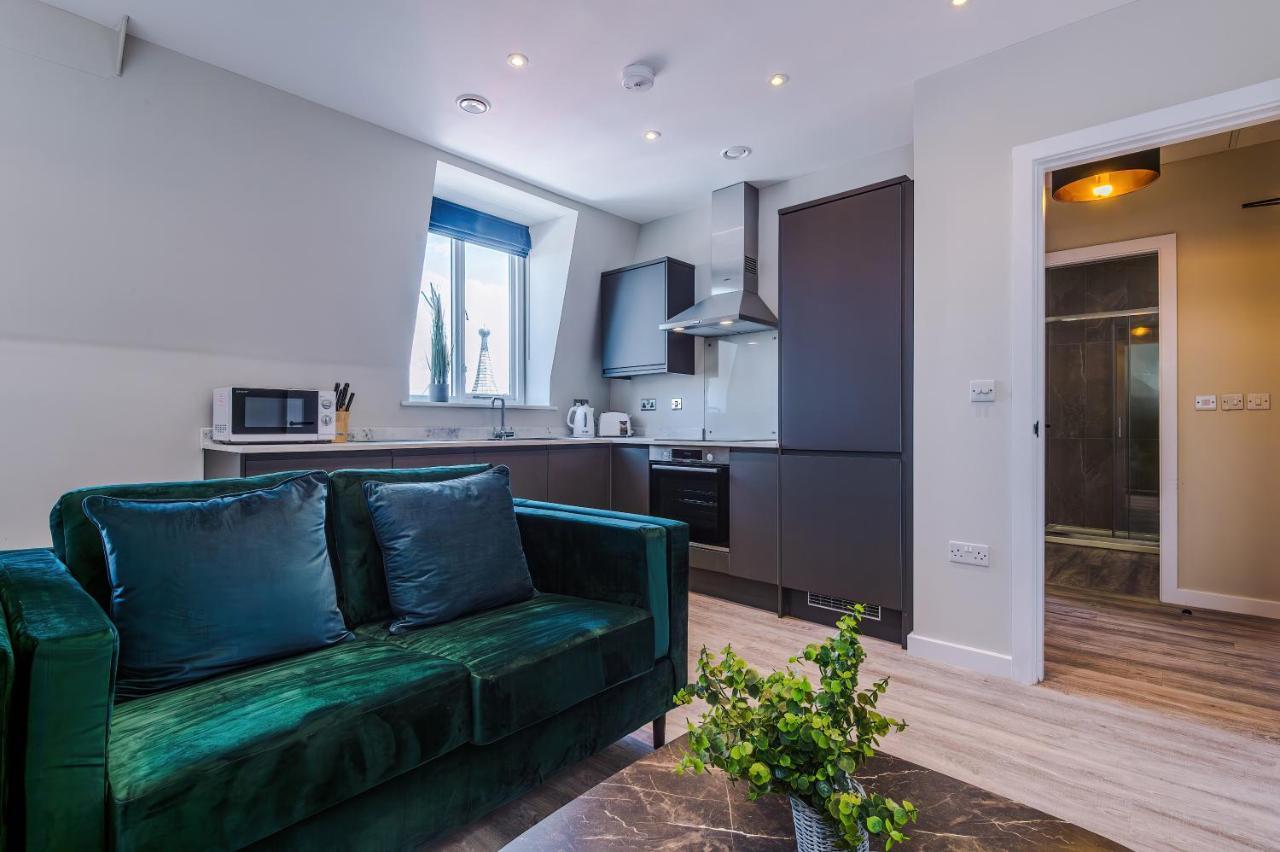 Stylish, Central And Spacious In Apartment