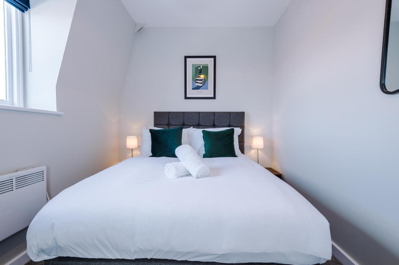Stylish, Central And Spacious In * Southport