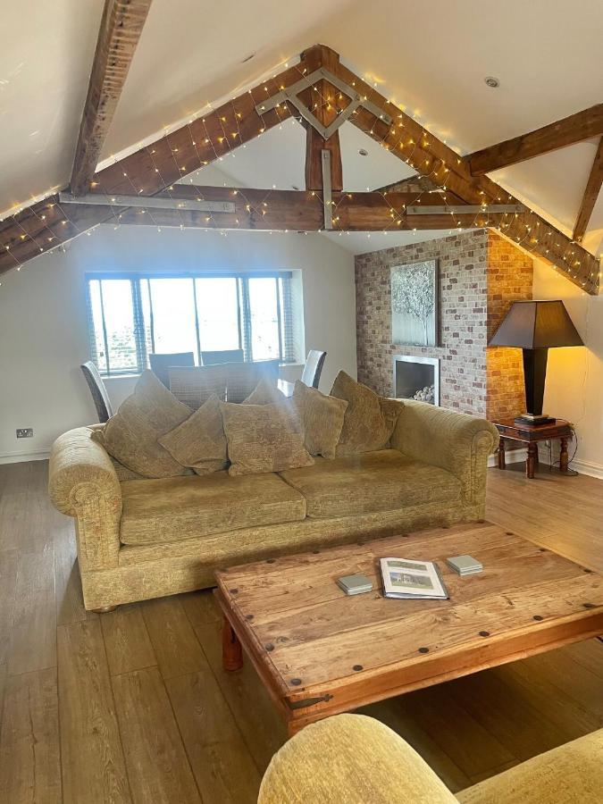 House 3 Bed Penthouse * Southport
