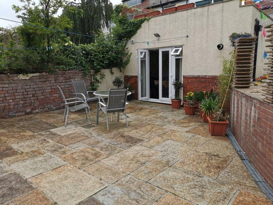 Private Garden With Secure Parking *