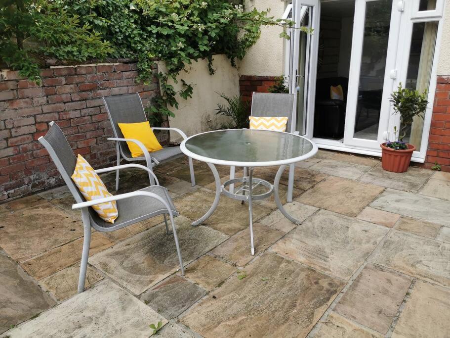 Private Garden With Secure Parking * Southport
