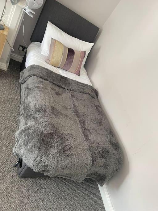 Rooms@ Remedy 2 Bedroom Apartment Southport