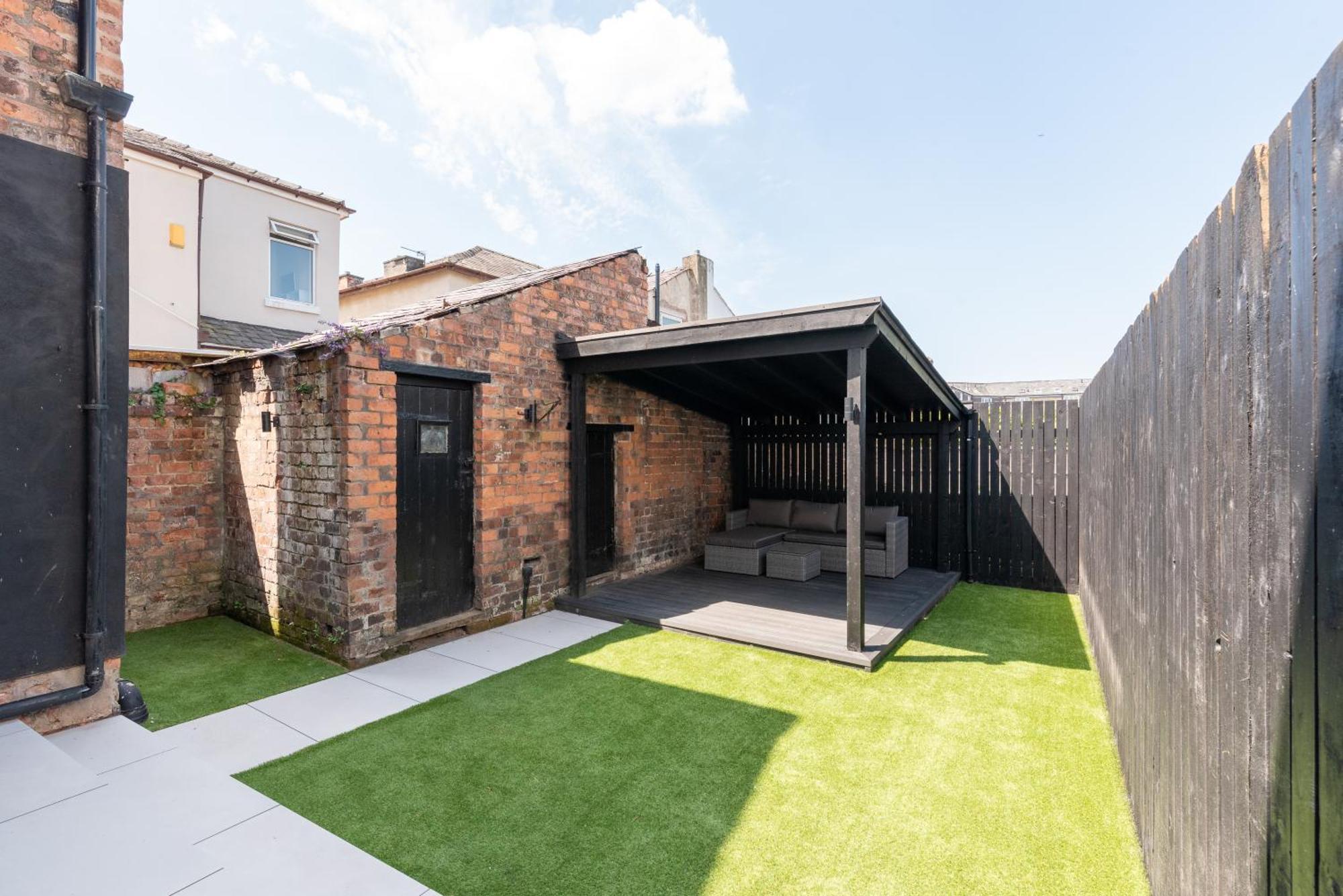 Bifolds, Enclosed Garden. Character *