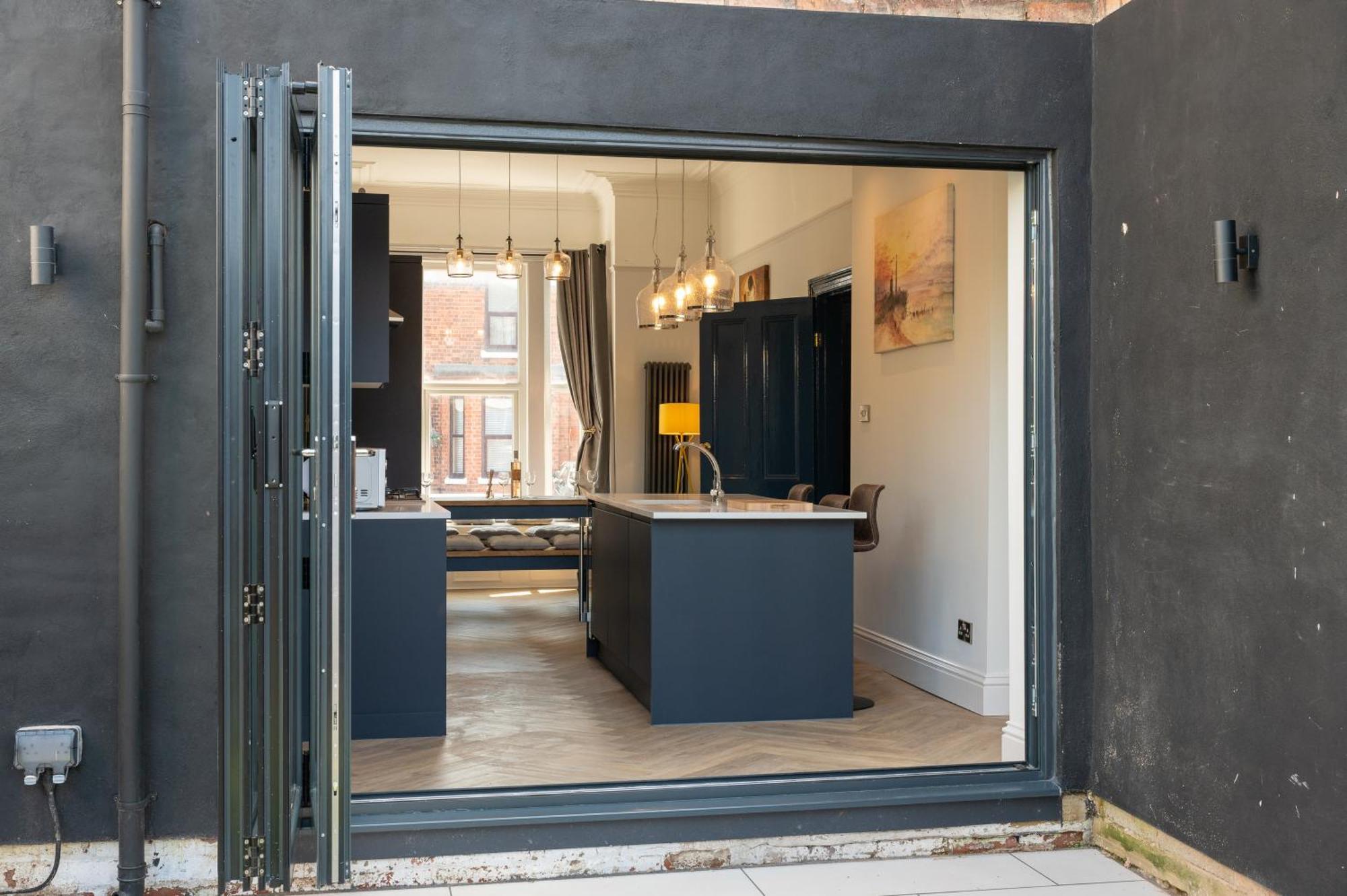 Bifolds, Enclosed Garden. Character Holiday home *