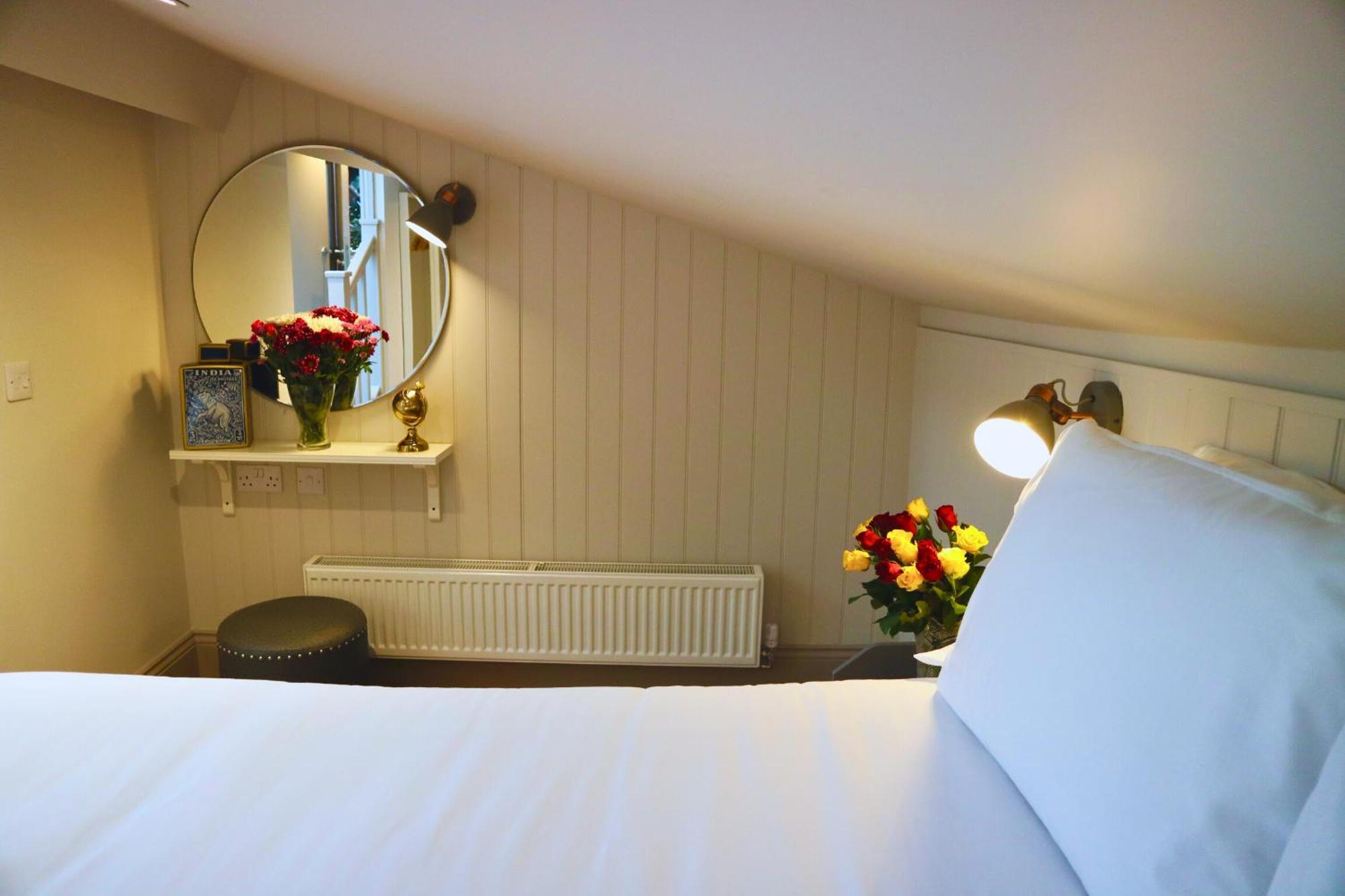 No 9 The Folly Apartment *