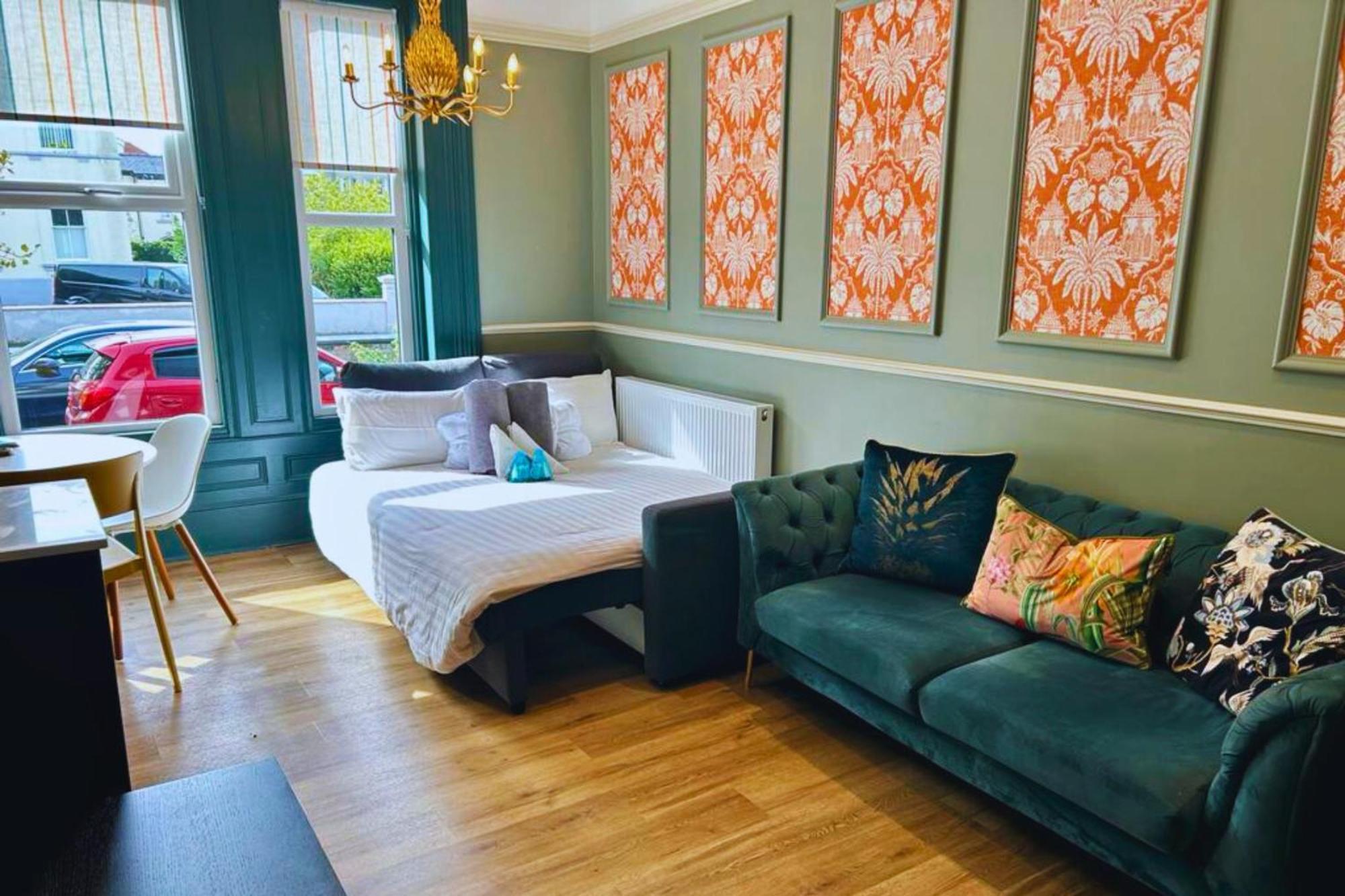 No 9 The Folly * Southport