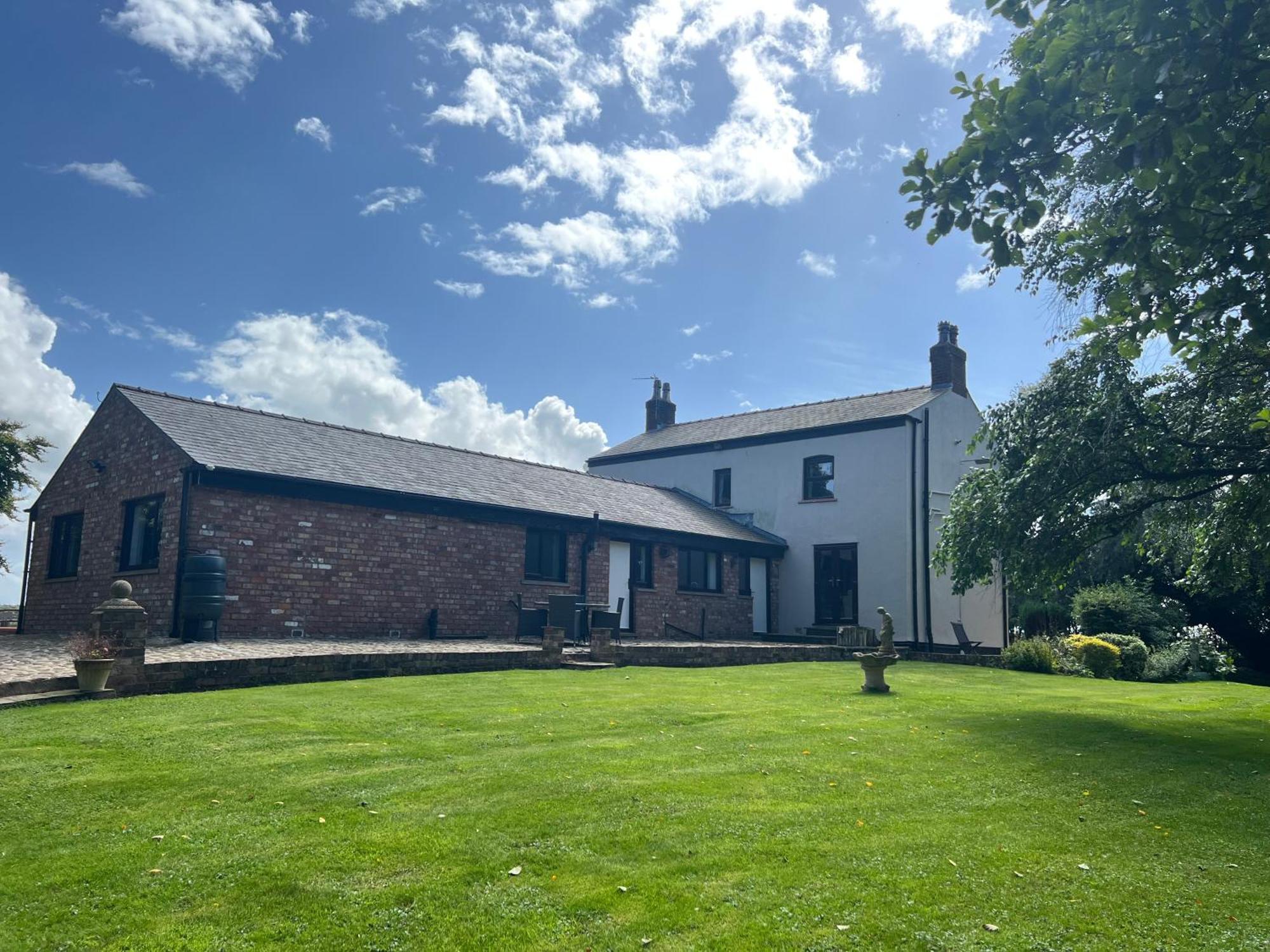 Rural Family With Countryside Views * Southport