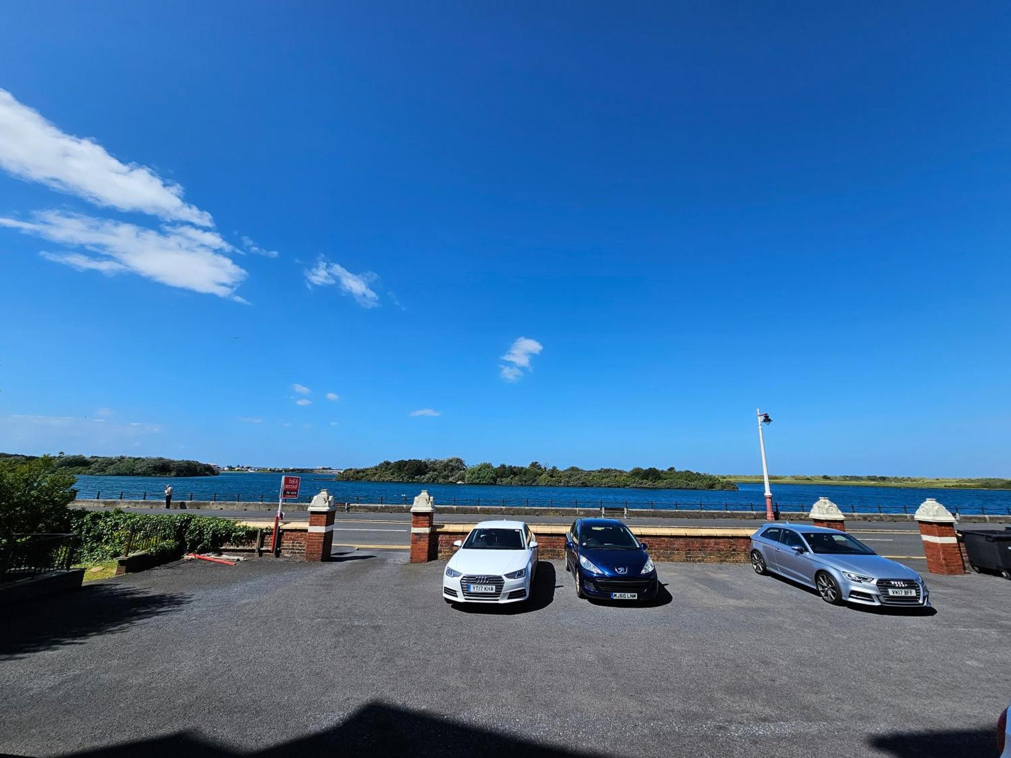 Apartment 2 Bed Lakeside On The Promenade *