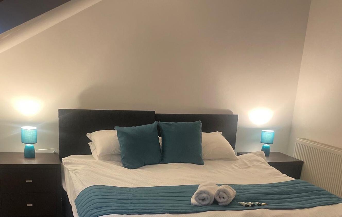 House 3 Bed Penthouse Apartment *
