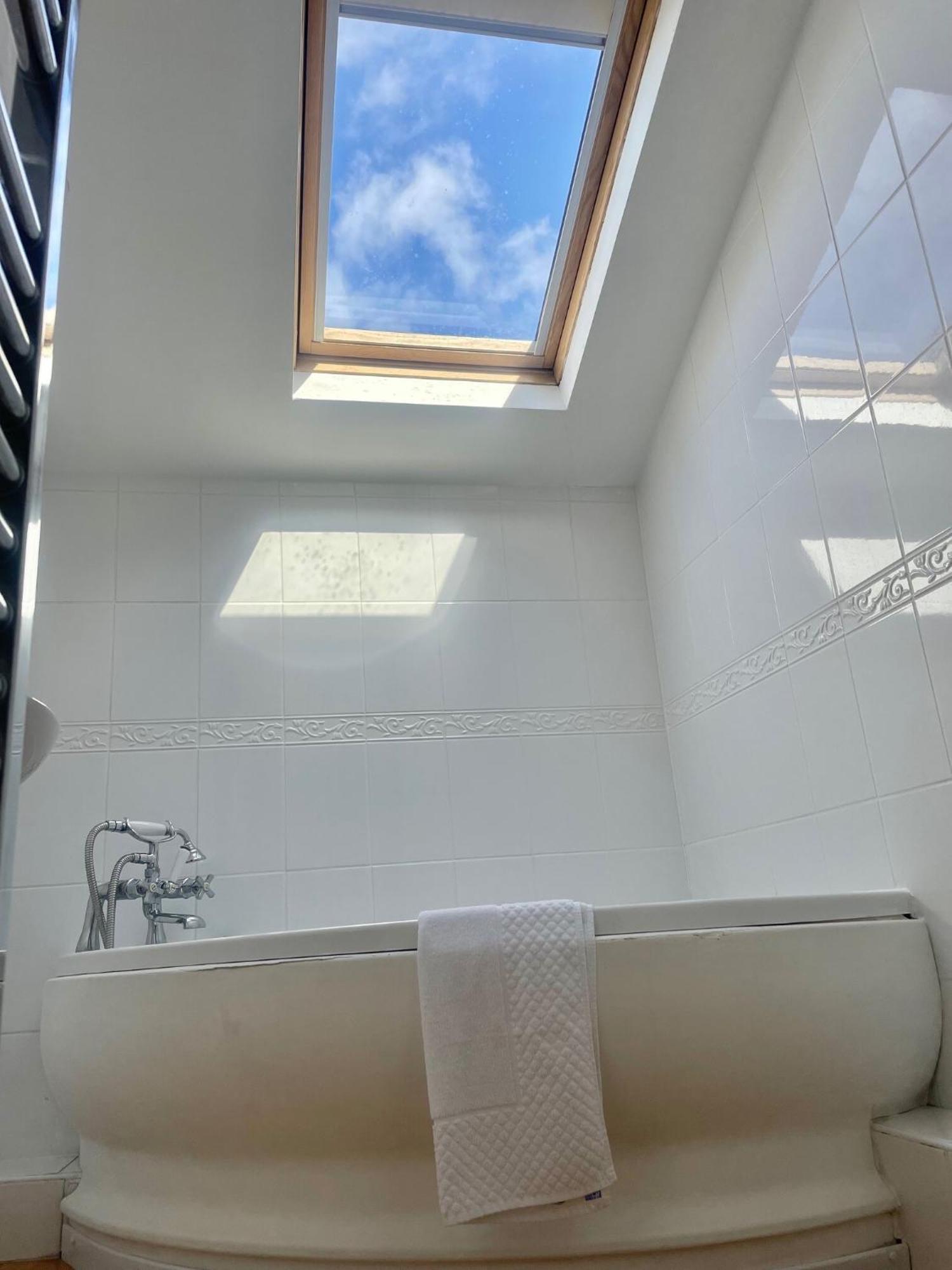 House 3 Bed Penthouse Apartment *